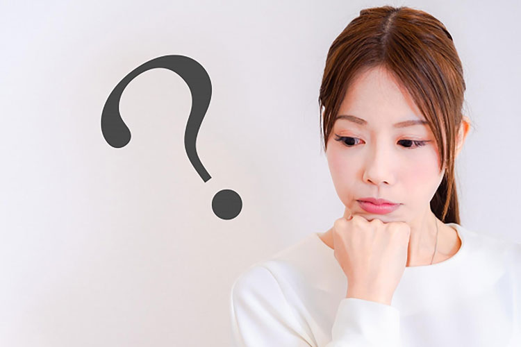 赤の卒業袴にはゴールドアイシャドウ×真っ赤な口紅で撮影メイク1