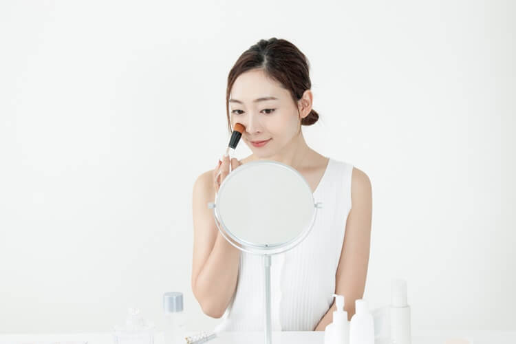 就活写真のメイクにはどんなチークがいいの?おすすめの色や種類を紹介!6