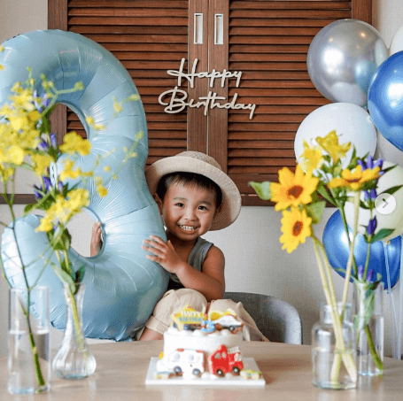3歳のバースデーフォトをおしゃれに撮ろう!可愛く撮影するアイデアや撮影方法を解説!3