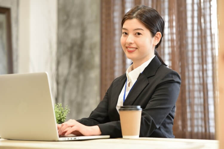 就活写真では襟元にも注意を払おう!襟をどうするのが正解なのかを解説