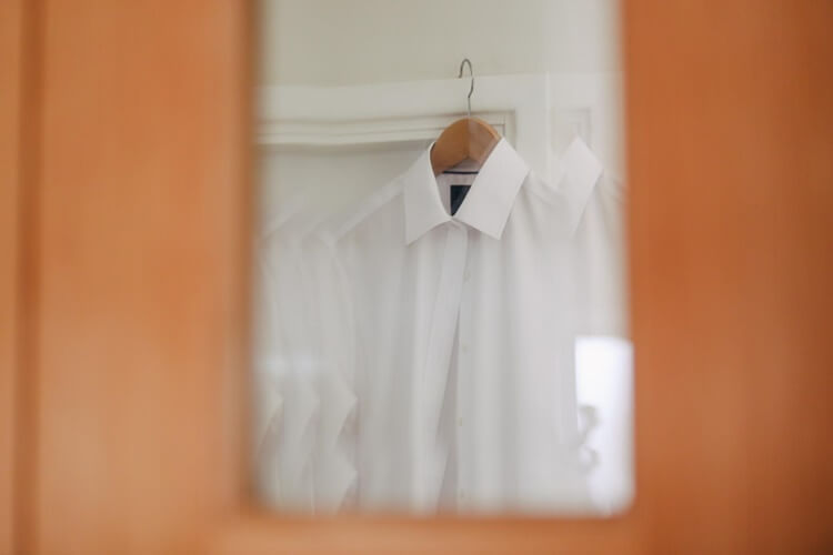 女性が就活写真を撮る時の服装は?プロが選び方・正しい着こなしを解説2