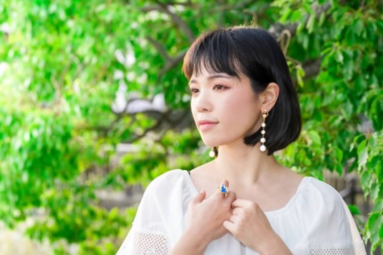 お見合い写真における女性のアクセサリー選びや付けるときの注意点を解説11