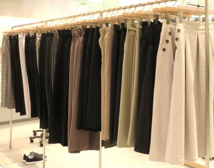 女性の婚活お見合い写真におすすめの服装の特徴やコーディネートの例をプロが紹介1