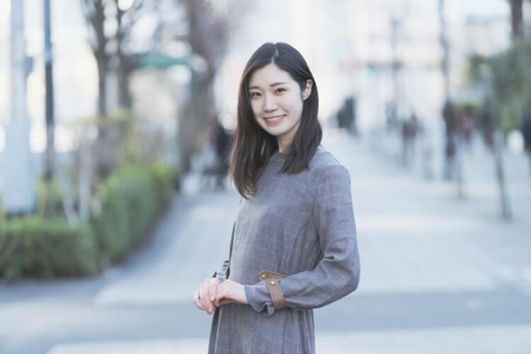 女性の婚活お見合い写真におすすめの服装の特徴やコーディネートの例をプロが紹介3