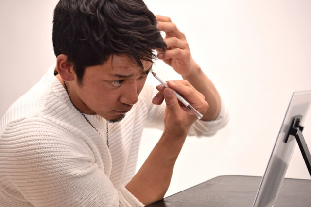 婚活写真の撮影には男性もメイク必須!初心者向けにやり方を解説11