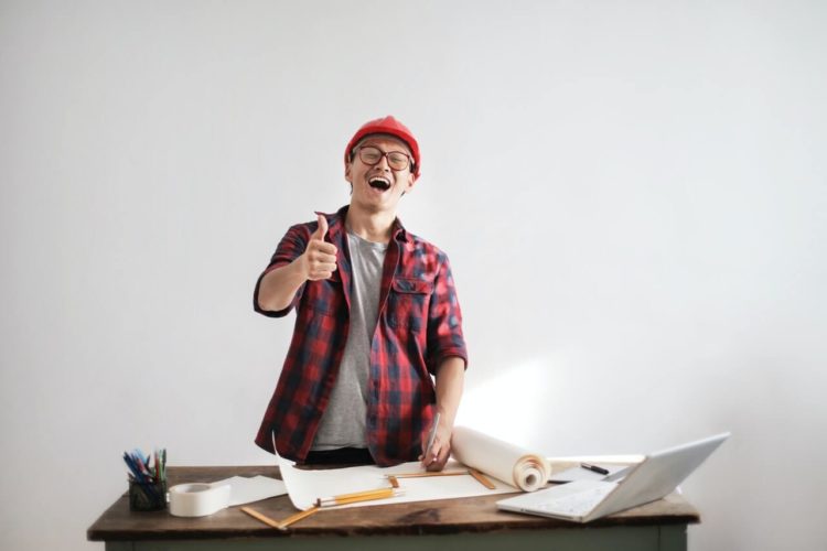 仕事がくる宣材写真を撮るために男性はどんな服装をすればいいのかを解説1