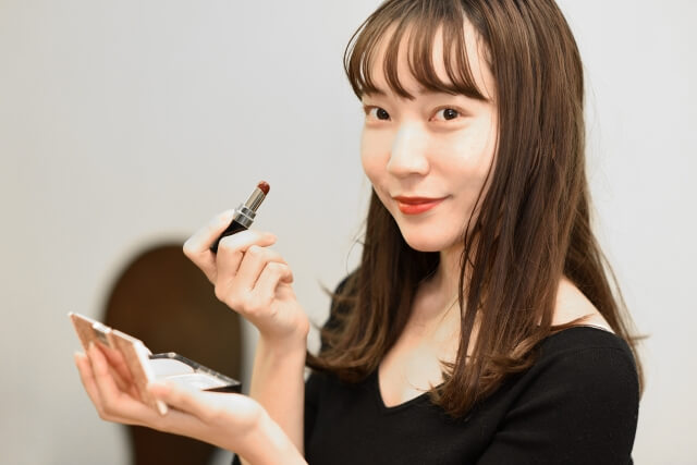 婚活・お見合い写真に適したリップで女性らしい唇を演出!色や質感を紹介1