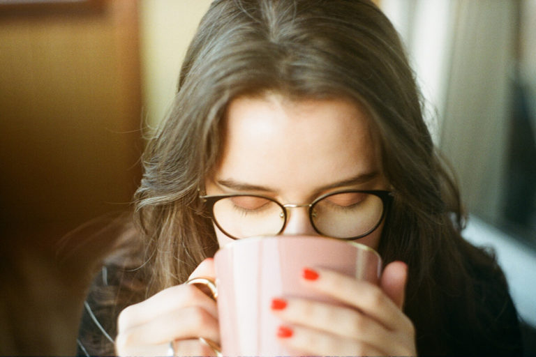 ビジネスプロフィール写真の撮影で眼鏡はOK？あなたに似合う眼鏡を紹介16