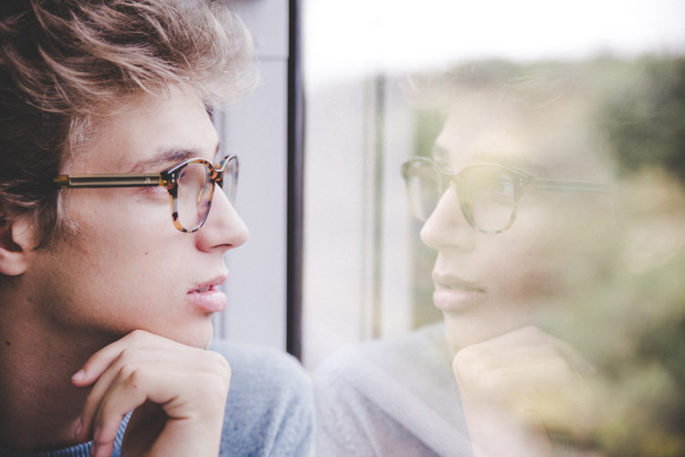 ビジネスプロフィール写真の撮影で眼鏡はOK？あなたに似合う眼鏡を紹介15