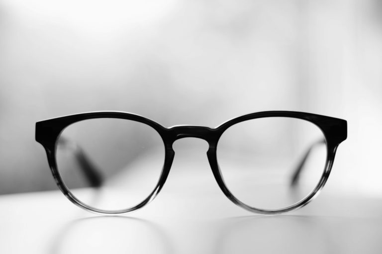 宣材写真を撮る時ってメガネをかけていいの?プロが解説します4