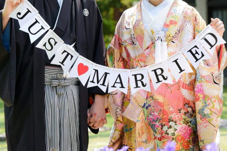 フォトウェディングの和装は白無垢・色打掛・引き振袖のどれ?花嫁に人気の柄や定番の色を紹介1