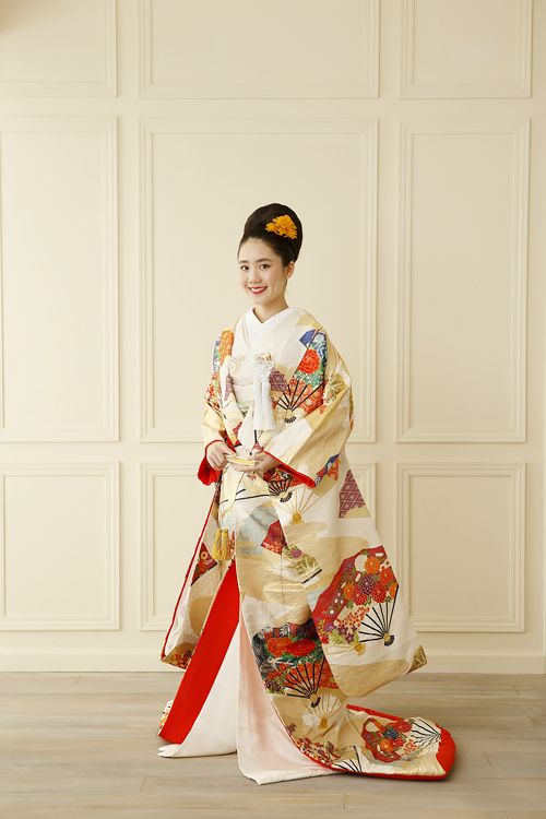 フォトウェディングの和装は白無垢・色打掛・引き振袖のどれ?花嫁に人気の柄や定番の色を紹介18