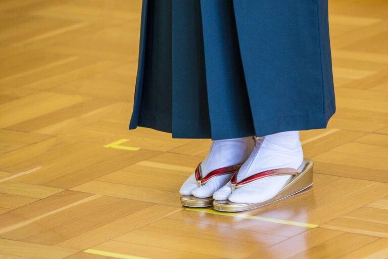 緑の卒業袴は「赤」「オレンジ」をベースにメイク!写真メイクの秘訣を伝授