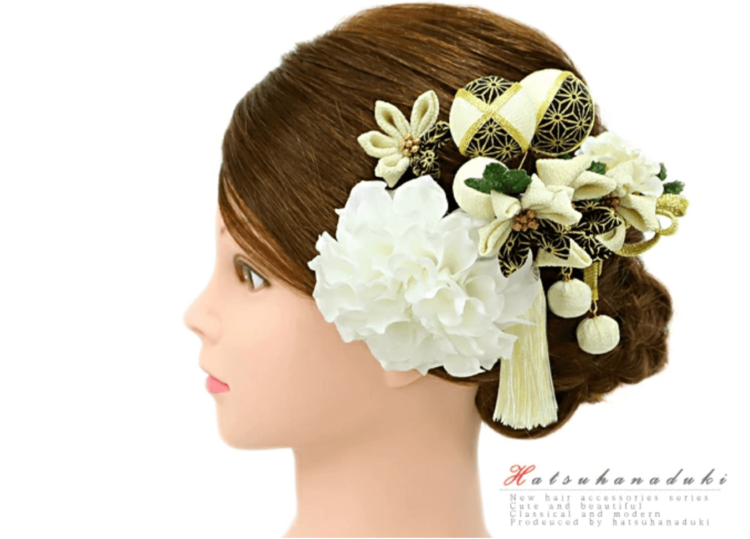 ロングの花嫁はドレスか和装で髪型選び！人気スタイルと髪飾りを紹介11