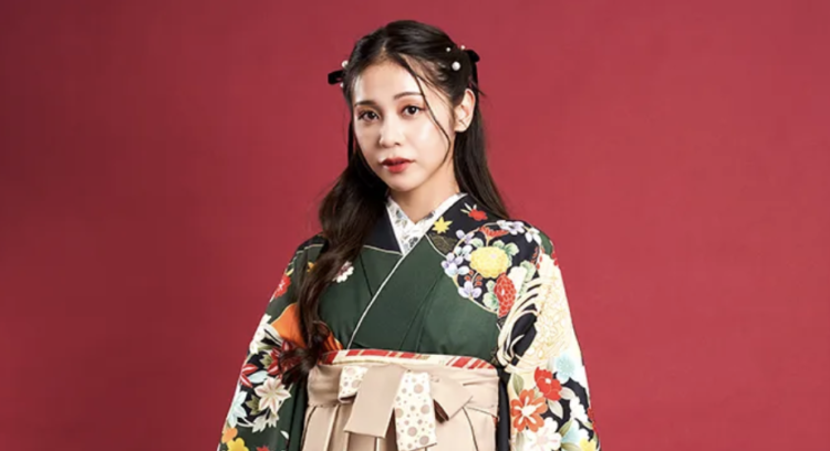 "緑の卒袴業は「赤」「オレンジ」をベースにメイク!写真メイクの秘訣を伝授7