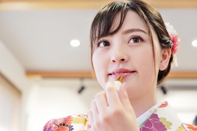 緑の卒袴業は「赤」「オレンジ」をベースにメイク!写真メイクの秘訣を伝授8