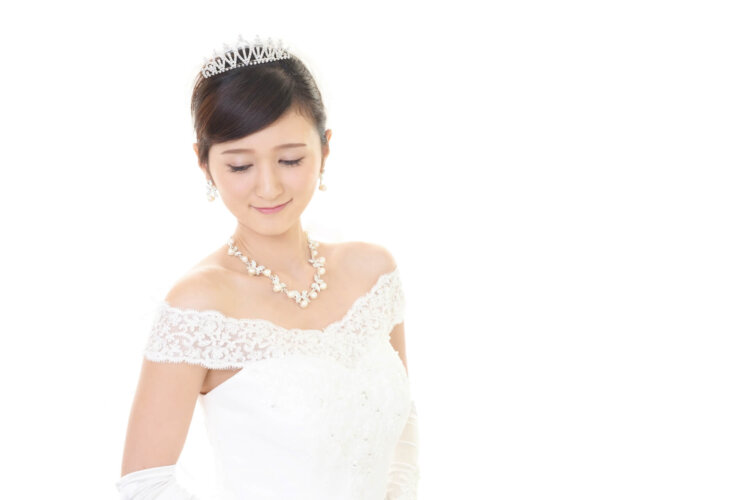 【花嫁】フォトウェディングで人気の髪型まとめ | 髪の長さ・衣装から選ぶ1