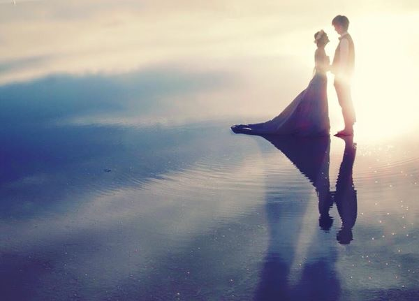 フォトウェディングのポーズは?ふたりのみ・家族・お子さんと・マタニティのポーズ集10