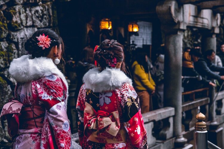 成人式写真は流し前髪!右分けと左分けの印象やセット方法の詳細を紹介1