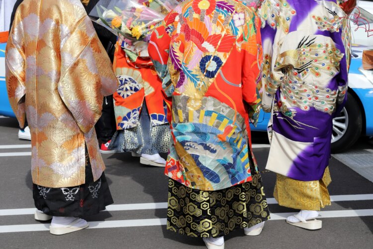 【男子向け】成人式写真の服装選びまとめ|袴とスーツの選び方ポイント3