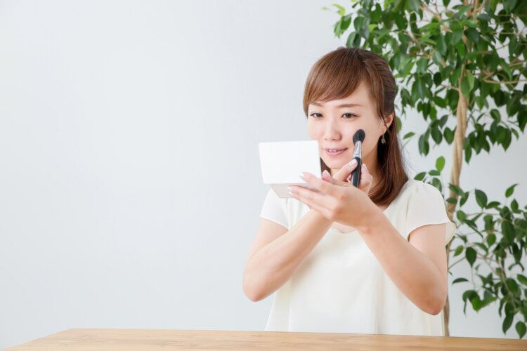 成人式写真チークは「振袖」と「リップ」の色バランスと塗り方が大切5