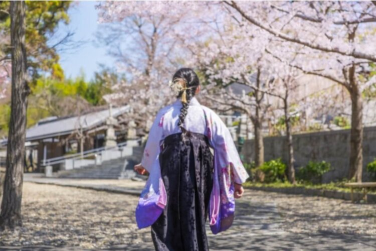 卒業袴写真アイメイクの秘訣!アイシャドウは袴の色から決めるとおしゃれ1