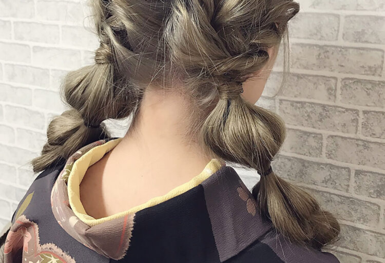 ミディアムヘアの成人式写真の髪型はおろす？アップ？セルフでできる髪型カタログ6