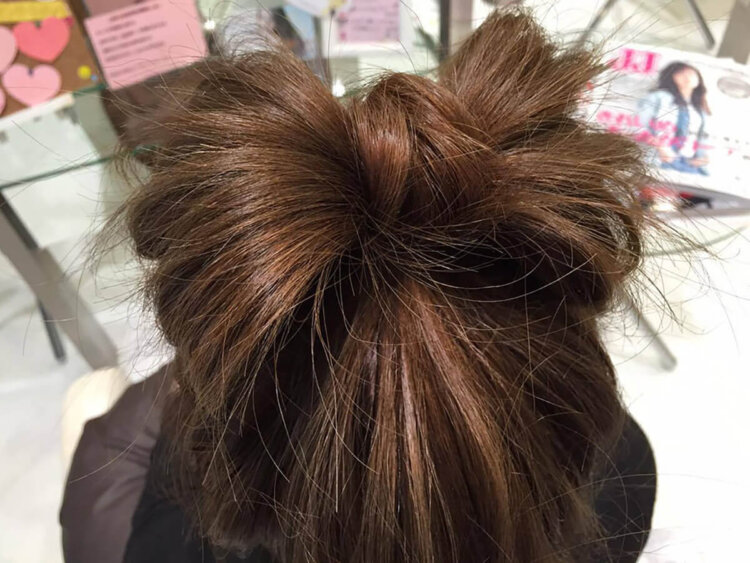 ミディアムヘアの成人式写真の髪型はおろす？アップ？セルフでできる髪型カタログ5