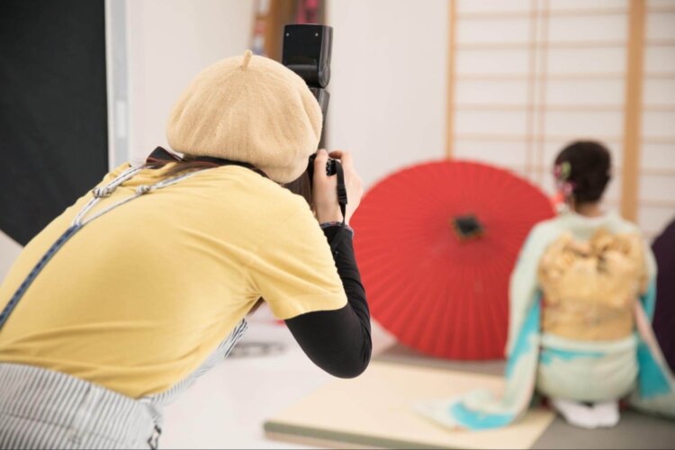 ミディアムヘアの成人式写真の髪型はおろす？アップ？セルフでできる髪型カタログ8