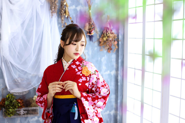 卒業写真のおしゃれなポーズ10選!卒業袴姿を写真で残そう10
