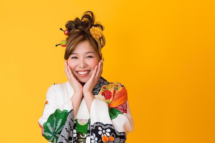 卒業写真のおしゃれなポーズ10選!卒業袴姿を写真で残そう13