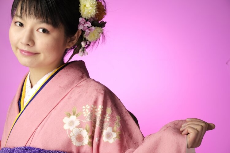 卒業写真のおしゃれなポーズ10選!卒業袴姿を写真で残そう2