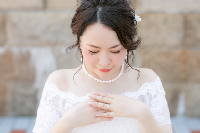 フォトウェディングで花嫁に人気の“前髪あり”スタイル集10