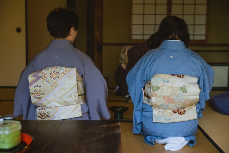 女性の遺影服装は何を着れば良いの?適した服装と注意点を解説5