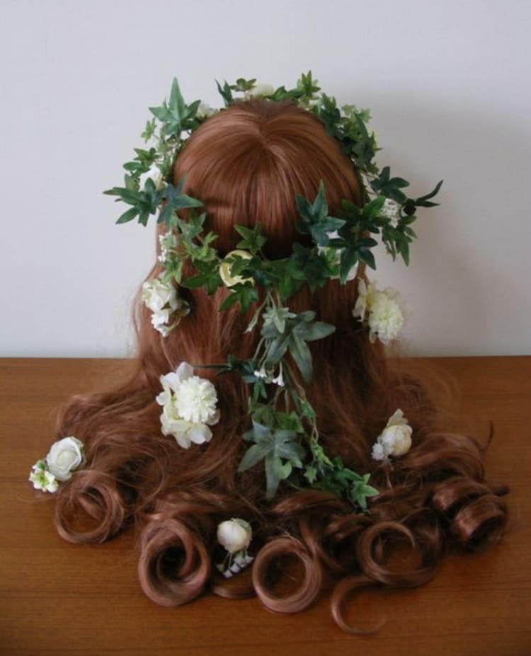 フォトウェディングは“花冠”が人気!花の種類・花言葉・色・髪型を紹介19