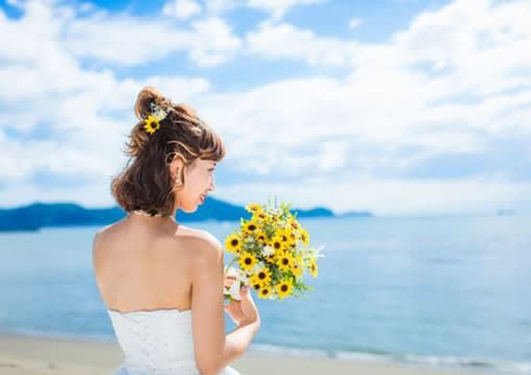 フォトウェディングでハーフアップは地味?花嫁に人気のアレンジ&髪飾り10