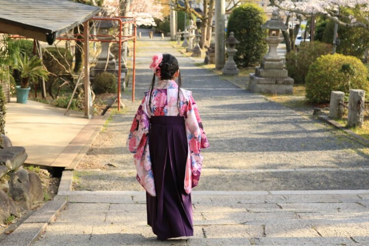 卒業写真撮影の人気プランの内容と料金相場は?追加料金の発生やお得なクーポンも紹介2