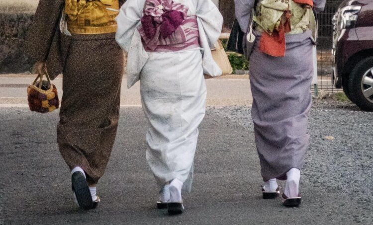 女性の遺影写真は洋服でも大丈夫?遺影写真の選び方は?3