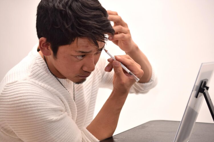 男の卒業写真の撮り方とは?衣装からポーズや撮影手段も解説7