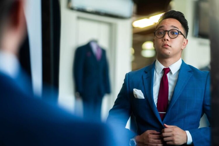 男の卒業写真はスーツでビシッとキメる!適したスーツを紹介6