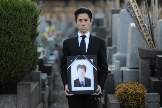 遺影写真のリボンの意味とは?付け方や正しい位置や外し方を解説9