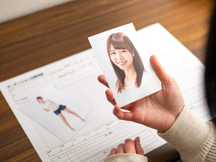 自分を売り込む宣材写真の注意点を解説!売れる宣材写真にするには