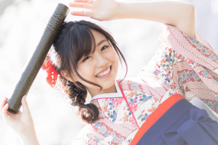 ミディアム×袴で卒業写真の髪型選び!簡単ヘアセット方法と髪飾りも紹介17