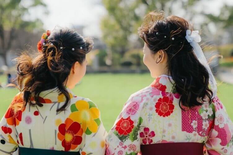 ミディアム×袴で卒業写真の髪型選び!簡単ヘアセット方法と髪飾りも紹介8