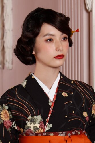 黒の卒業袴は綺麗系メイク!リップ・チーク・アイシャドウの色を紹介7