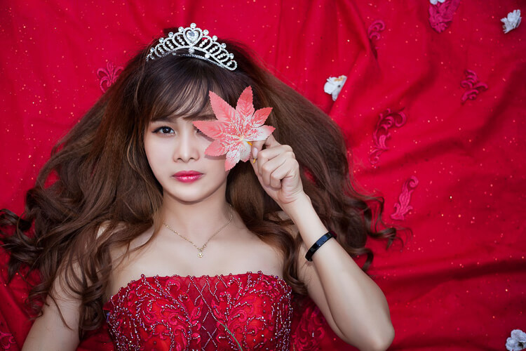 卒業写真をドレス姿で撮るのはあり?卒業写真に似合うドレスをご紹介18