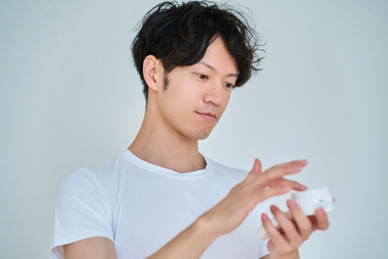 フォトウェディングは新郎もメイクが必要?方法や注意点は?