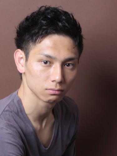 スーツの卒業写真に似合う男性ヘアスタイル特集!コツや注意点も紹介6
