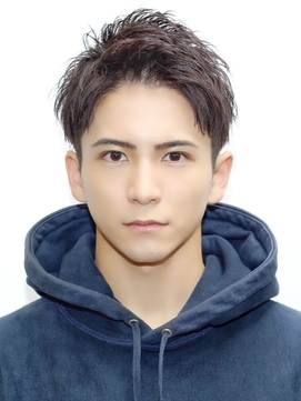 スーツの卒業写真に似合う男性ヘアスタイル特集!コツや注意点も紹介5