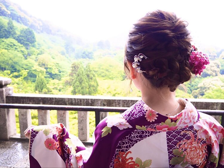 卒業袴写真はアップスタイル!簡単ヘアセット方法&人気髪飾りを紹介1